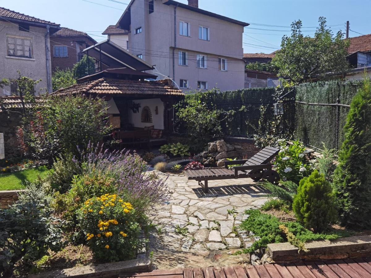 Mira Guest House Dobrinishte Bagian luar foto
