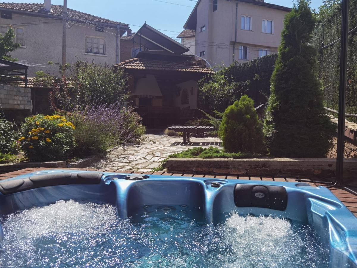 Mira Guest House Dobrinishte Bagian luar foto