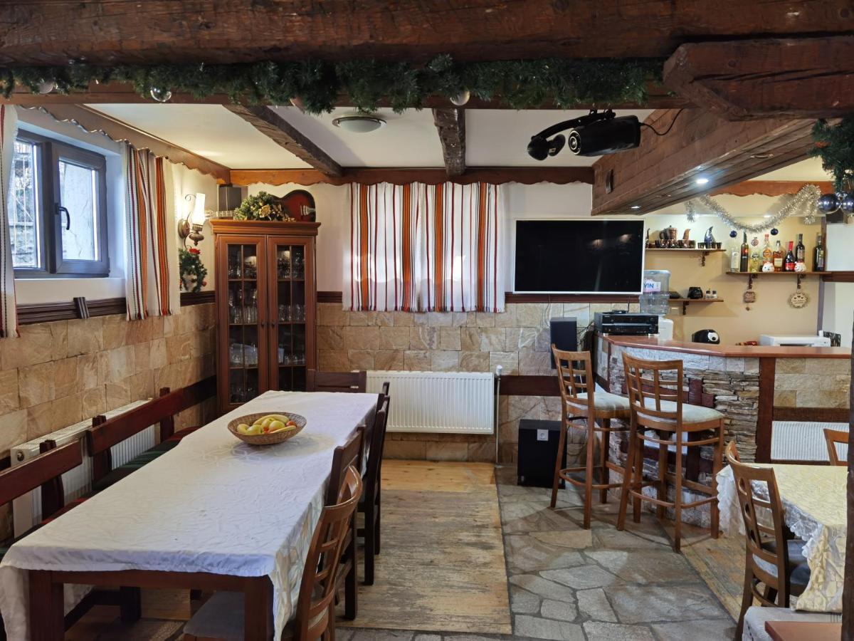 Mira Guest House Dobrinishte Bagian luar foto