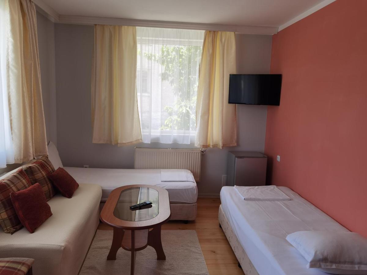 Mira Guest House Dobrinishte Bagian luar foto