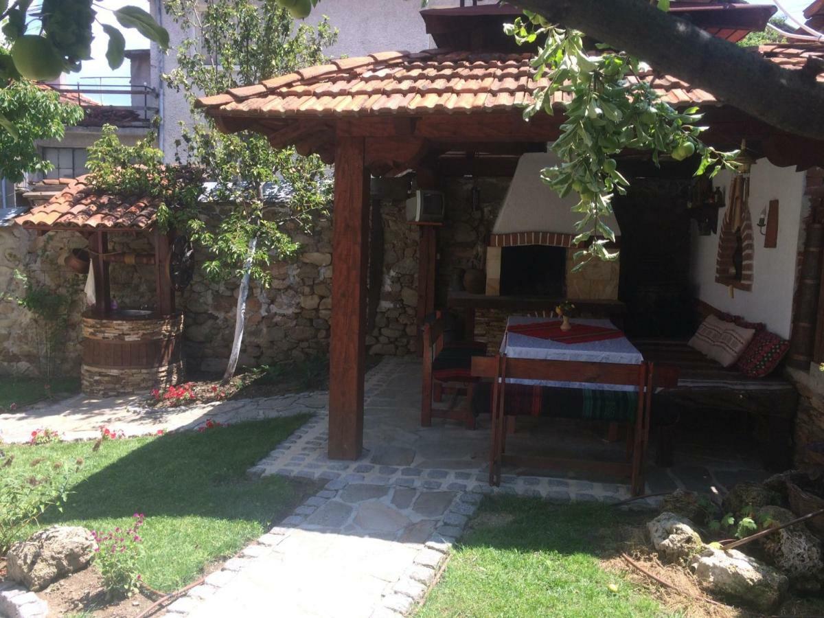 Mira Guest House Dobrinishte Bagian luar foto